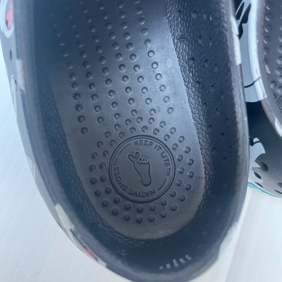 NATIVE Disney Mickey Mouse Shoes Men’s Size 5 - Picture 3 of 7